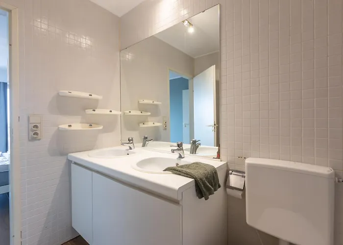 Lecomte - The Shorline Ocean Pearl- 109 * Ostend